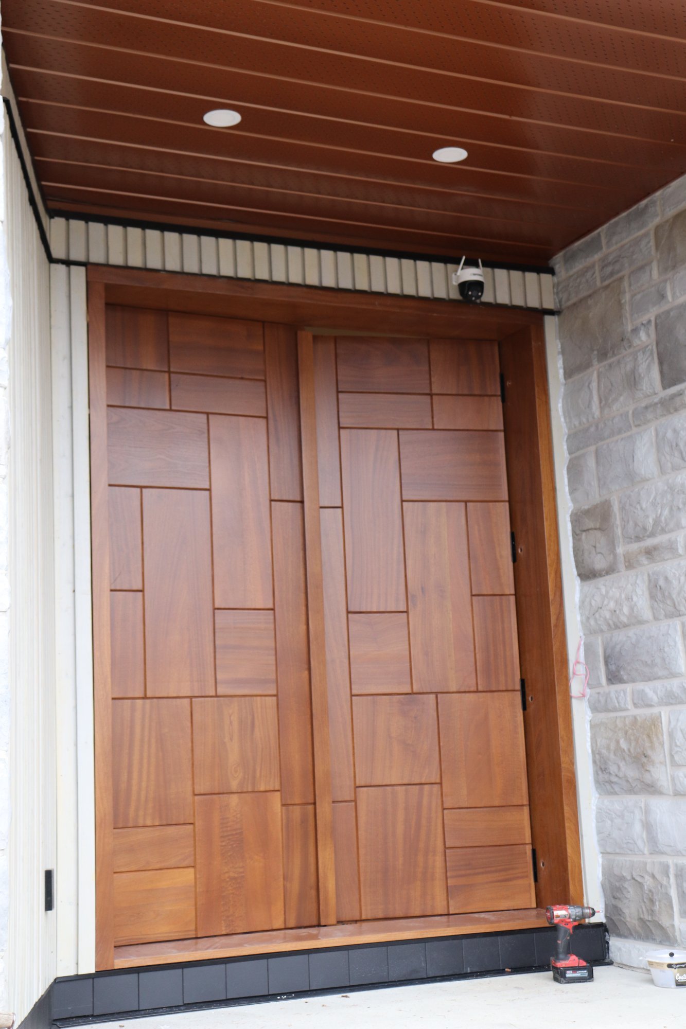 Détail porte noyer
